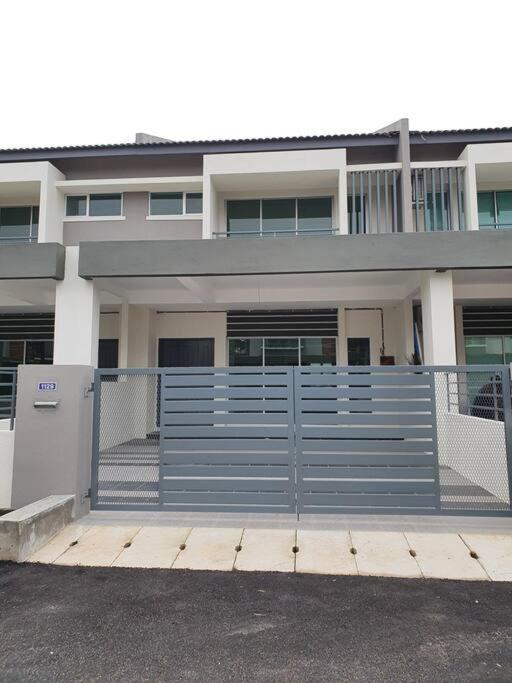 Yong Guesthouse Kuala Kangsar Exterior foto